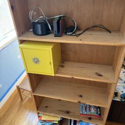 FREE BOOKSHELVES