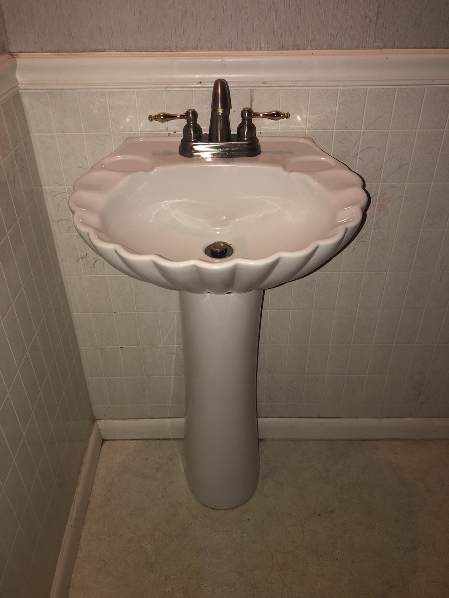 Beautiful Shell Pedestal Bathroom Sink