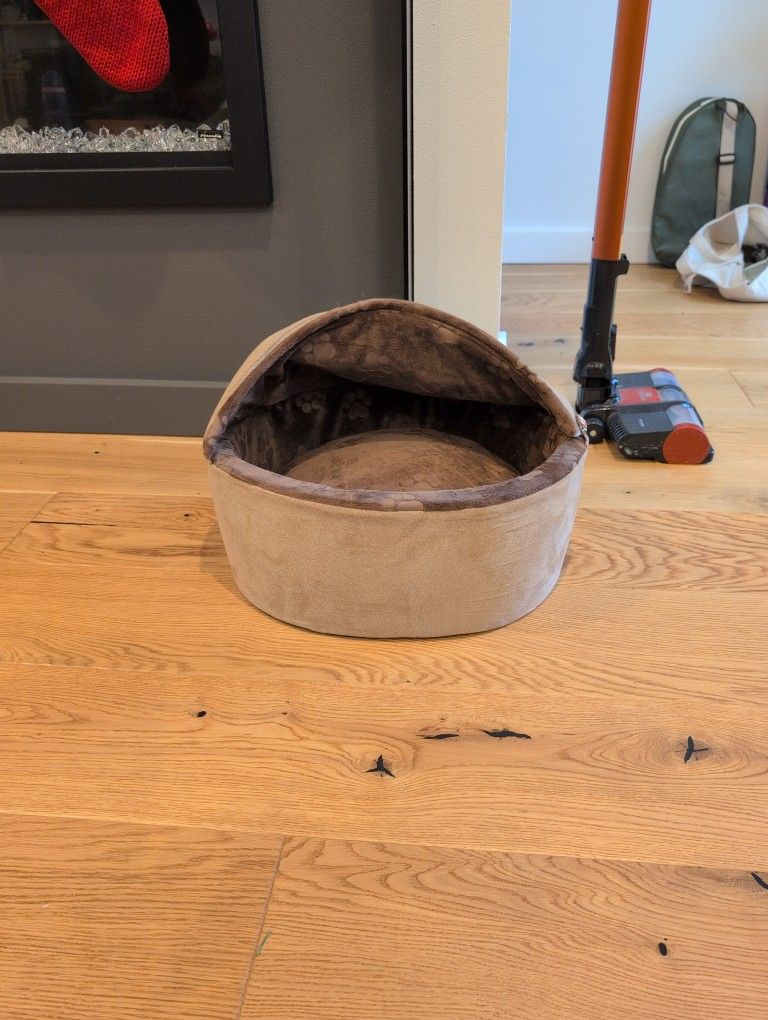 K&H Pet Products Self-Warming Hooded Cat Bed, Chocolate/Tan, Large