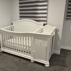 Baby Crib With Mattress 