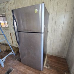 Kenmore Refrigerator And Electric Stove 