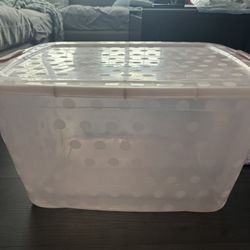 Plastic storage container