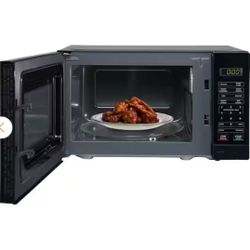 Magic Chef 17.3 in. W, 0.7 cu. ft. Countertop Microwave in Black with 700-Watt Cooking Power