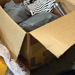 Free Box Full Of Clothes On Excelent Condition 