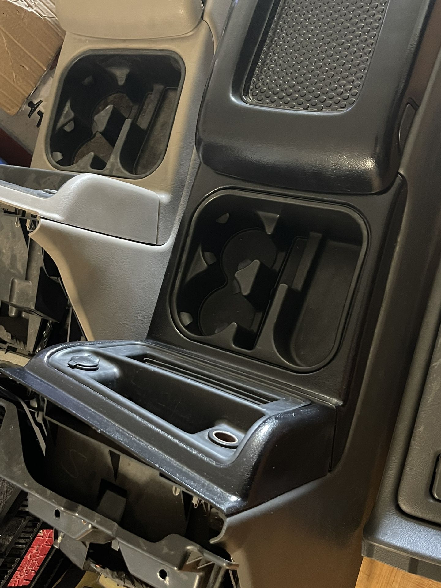 03-06 Silverado Center Console