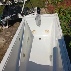 Jacuzzi Tub For Free!!!!!!!! Pick Up Only 