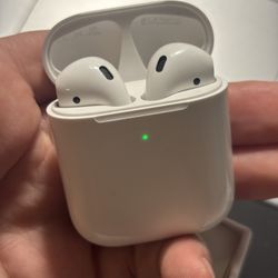 2-2Apple AirPods Pro (2st Generation) with a MagSafe Wireless case, open box never use