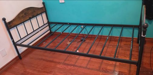 Twin daybed with headboard