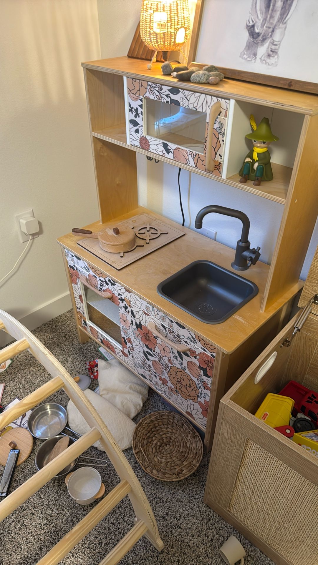 Play kitchen 