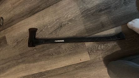 Husky Axe with Fiberglass Handle