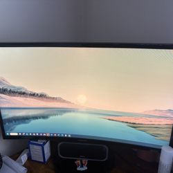 Curved Desktop Monitor — 27 Inches