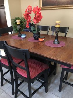 6 seater dining table very new