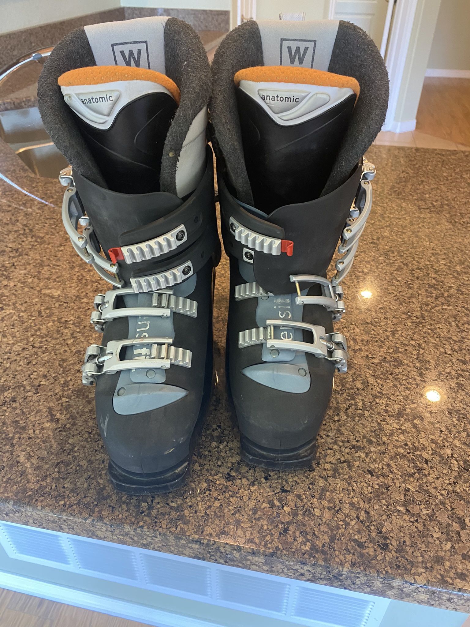 Women’s Ski Boots 26-26.5 307 mm