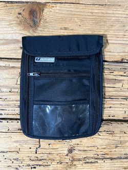 Tranvers Black Travel Pouch