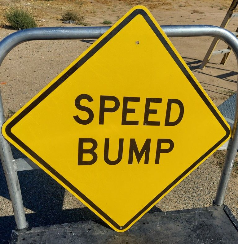 SPPED BUMP SIGN