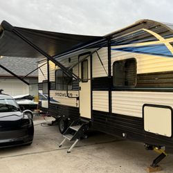 2021 Prowler Travel Trailer RV 25ft 