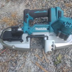 Makita XB04 Bandsaw