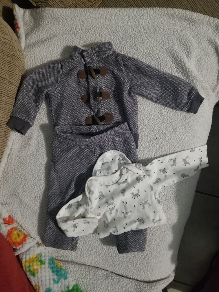 Carter's baby cloths 6 months