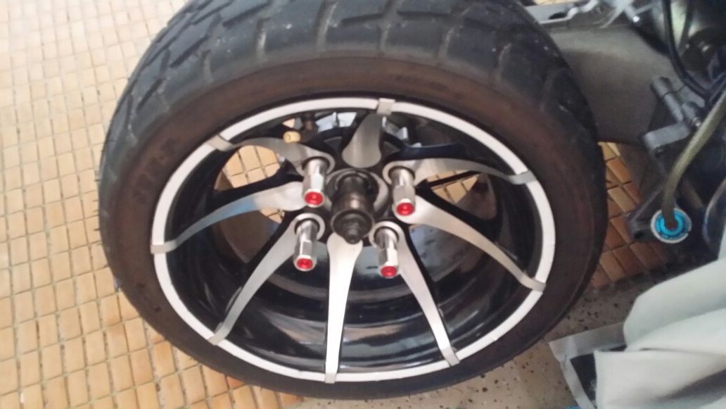 Mad Dog Ice Bear, Ruckus clone, rear wheel