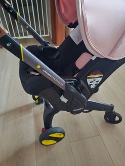 Doona Car Seat & Stroller (Blush Pink / Black) - Great Condition!