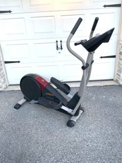 Pro Form Elliptical 700 Cardio Cross Trainer for Sale in Fishkill NY OfferUp