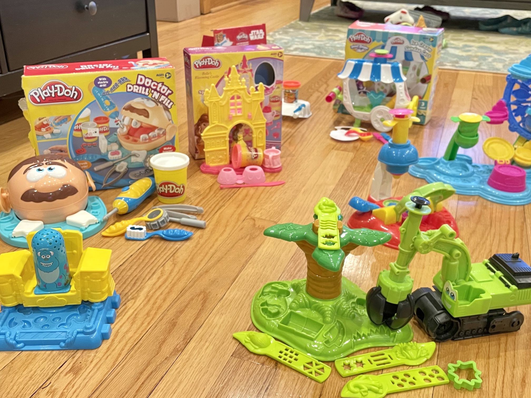 Eight Play-Doh sets, Like New