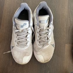 Nike Renew Basketball Shoes Size 9