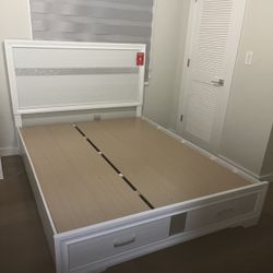 WHITE bed W/ STORAGE DRAWERS 🤍🤍
