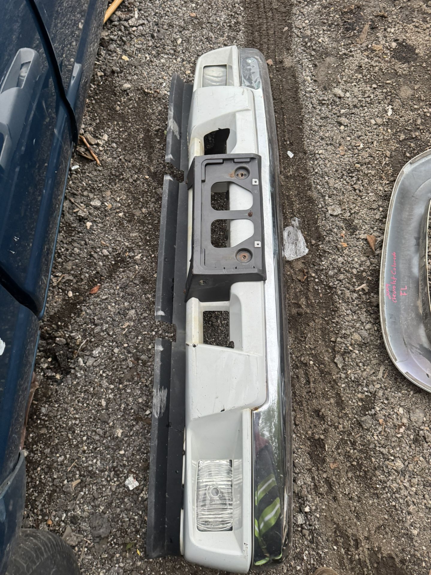 Front Bumper With Fog Lamps 2004 Chevrolet Colorado