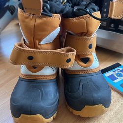 Toddler Size 8 snow boots