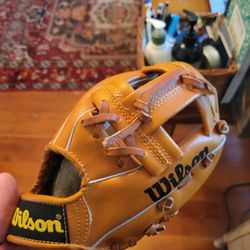 Wilson Mini Pro 9" Baseball Glove