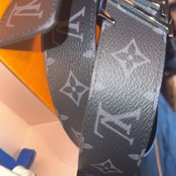LV Belt reversible Size 40in waist