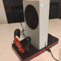 Xbox 360 W/ Controller