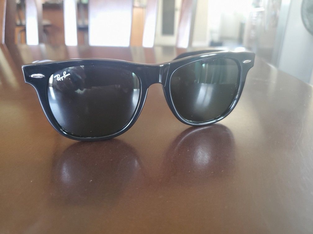 Ray-Ban RB2140 901A Wayfarers black lens