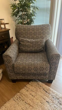 Nice chair for living room (or elsewhere)