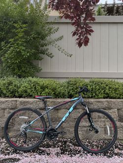 GT Laguna Pro Mountain Bike – 27.5” (Medium Frame) - Aluminium Bicycle Disc Brakes