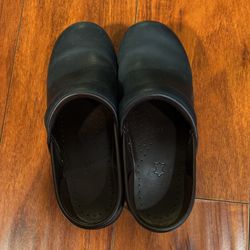 Dansko Shoes Size 36 (Brand New)