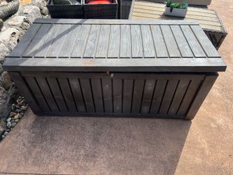 Keter Brown Deck Box 5ft x 25 x 23 used