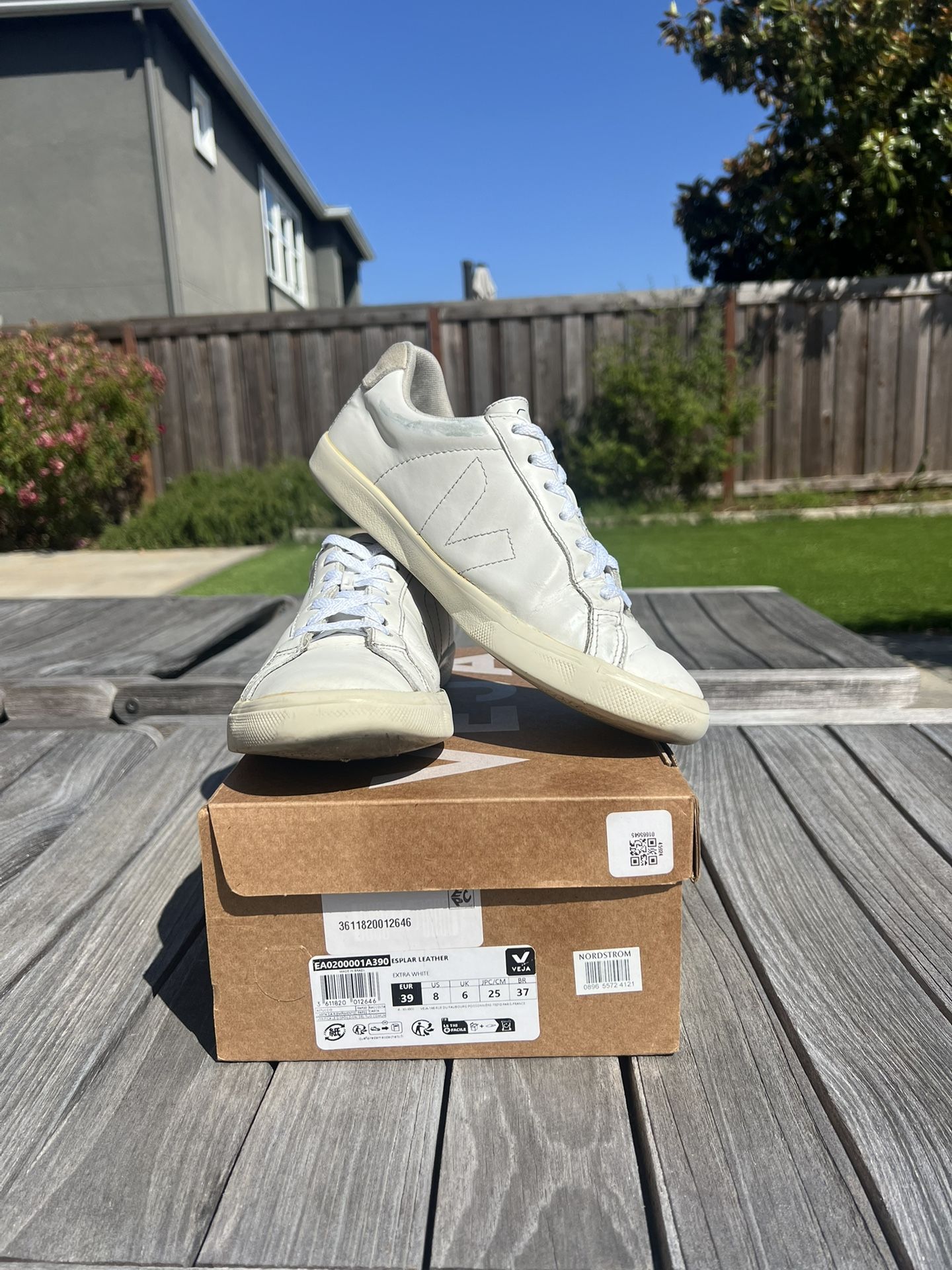 *AS IS* Women’s Veja Esplar Minimalist White Leather Sneaker EU39 (8-8.5)