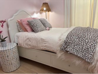 Pottery Barn Twin Juliette Storage Bed
