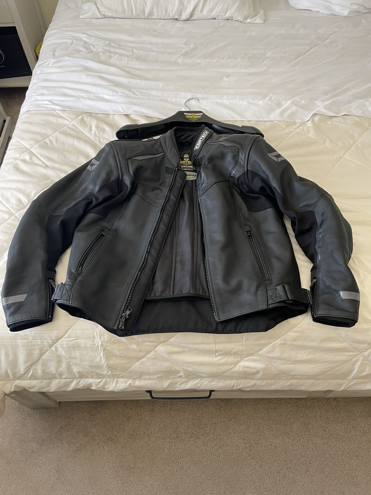 Cortech Speedway Chicane Leather Motorcycle Jacket - Size Medium Mens