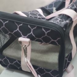 Pet carrier