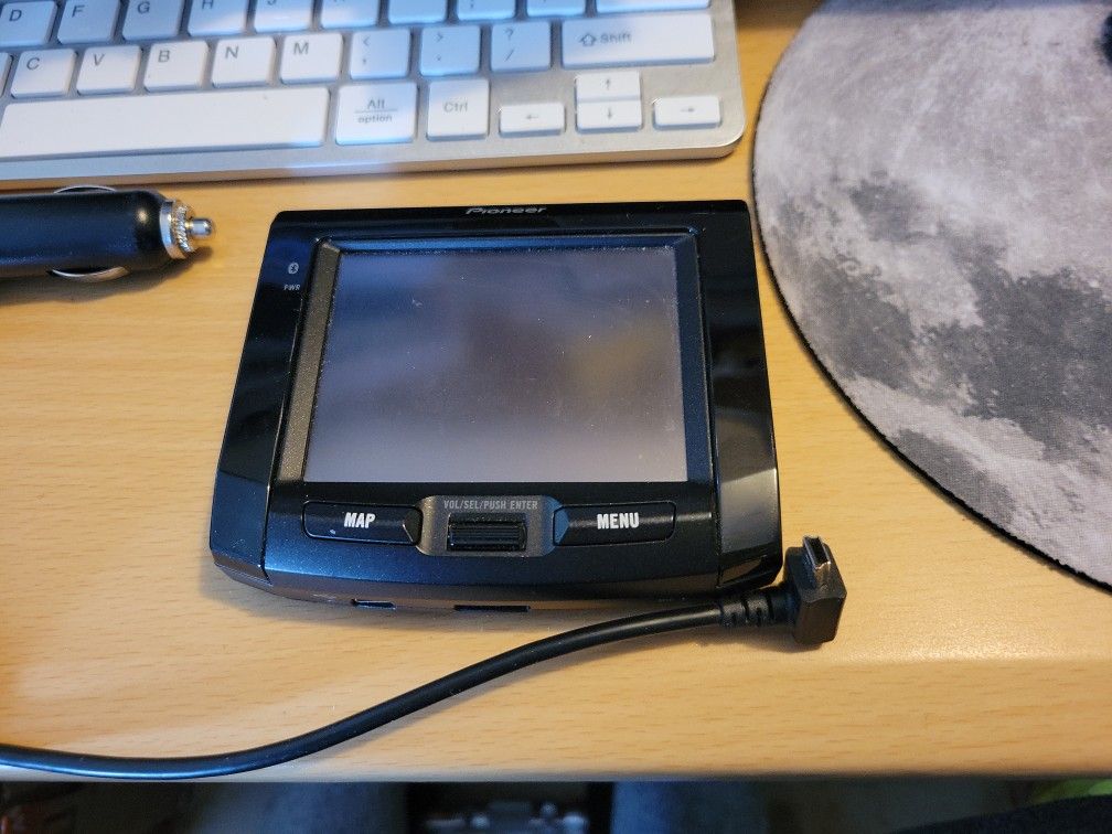 Pioneer AVIC-S1 Black 3.5 In he's Touch Screen Bluetooth Portable GPS Navigator With Charger