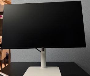 Dell 24 Plus Monitor Like New Built in Speakers