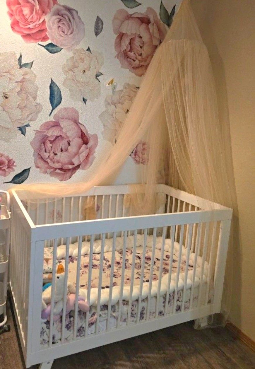 Convertible Baby Crib With Brand New Mattress 