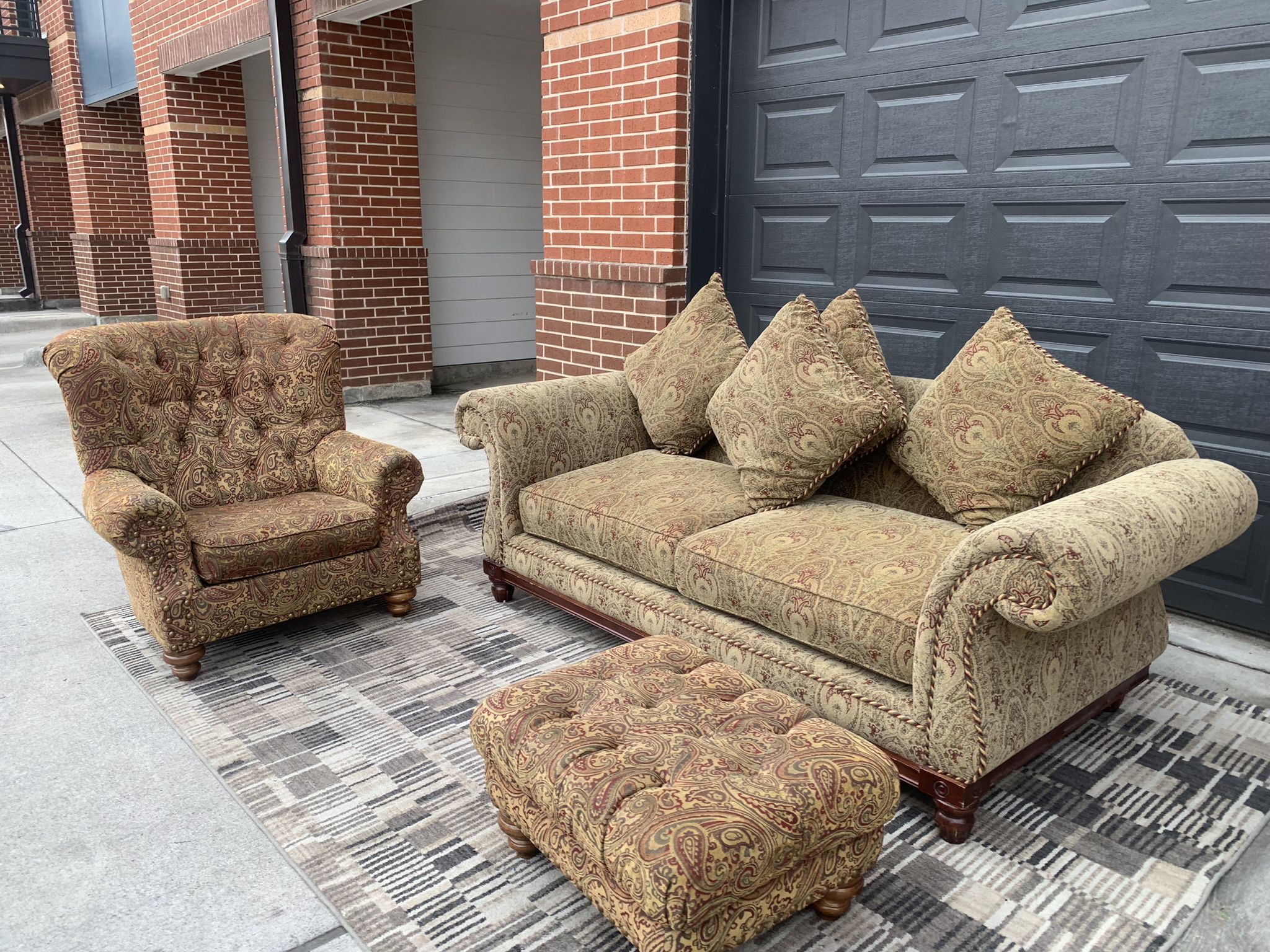 Set / Couch , Chair And Ottoman ( DELIVERY AVAILABLE)