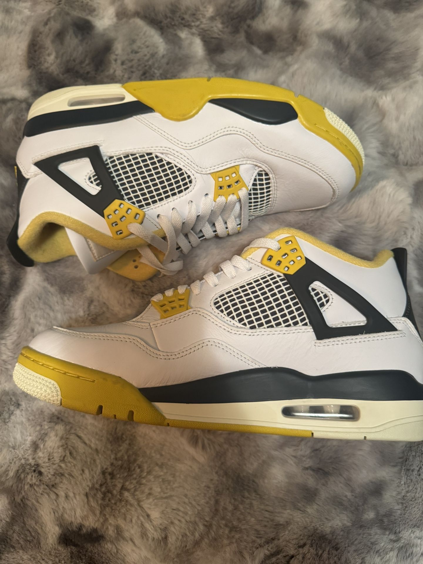 Jordan 4 Retro Vivid Sulfur