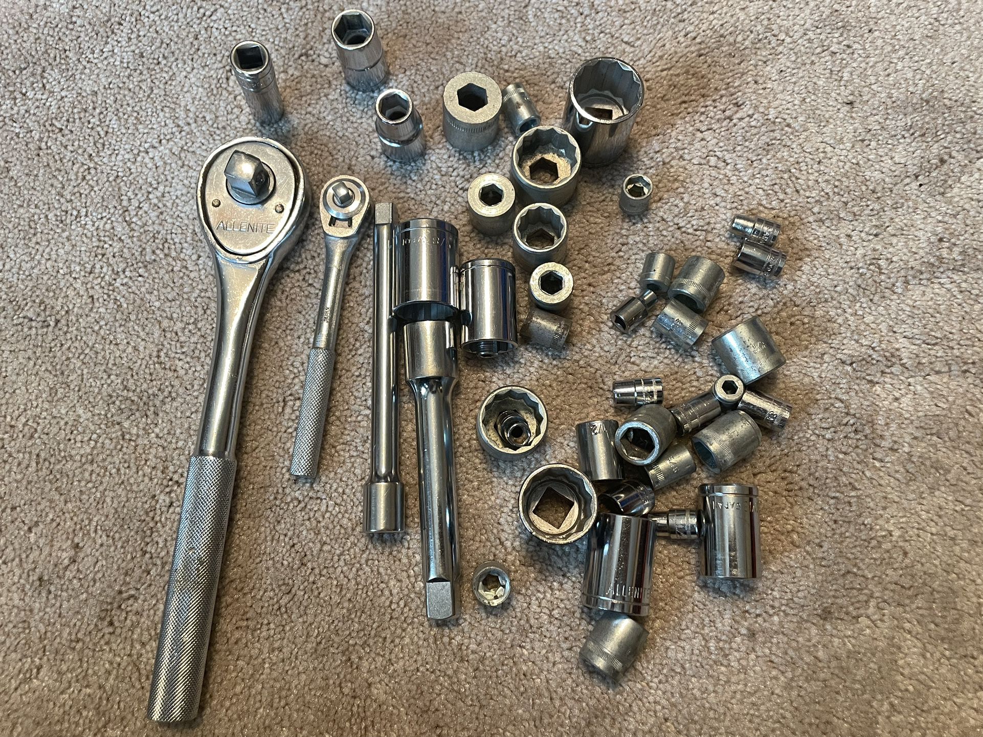 Socket wrenches and sockets