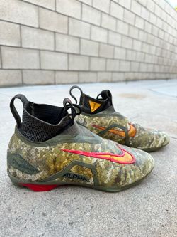 Travis Kelce XNike football cleats