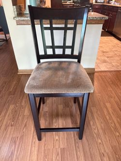4 seat table and chairs